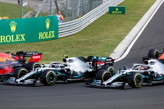 Max Verstappen, Red Bull Racing RB15, Valtteri Bottas, Mercedes AMG W10, Lewis Hamilton, Mercedes AMG F1 W10