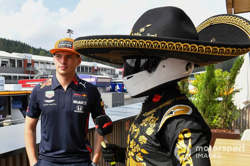 Max Verstappen, Red Bull Racing, talks to Mario Achi