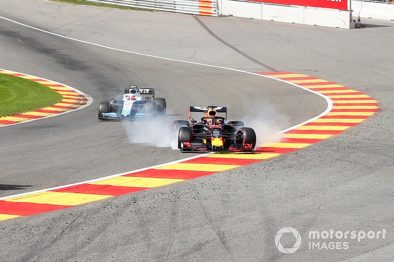 Verstappen escapa e bate na Eau Rouge