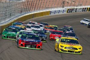 Joey Logano, Team Penske, Ford Mustang Pennzoil and William Byron, Hendrick Motorsports, Chevrolet Camaro Liberty University