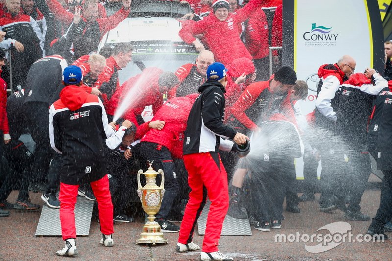 Ott Tänak, Martin Järveoja, Toyota Gazoo Racing WRT Toyota Yaris WRC con il team