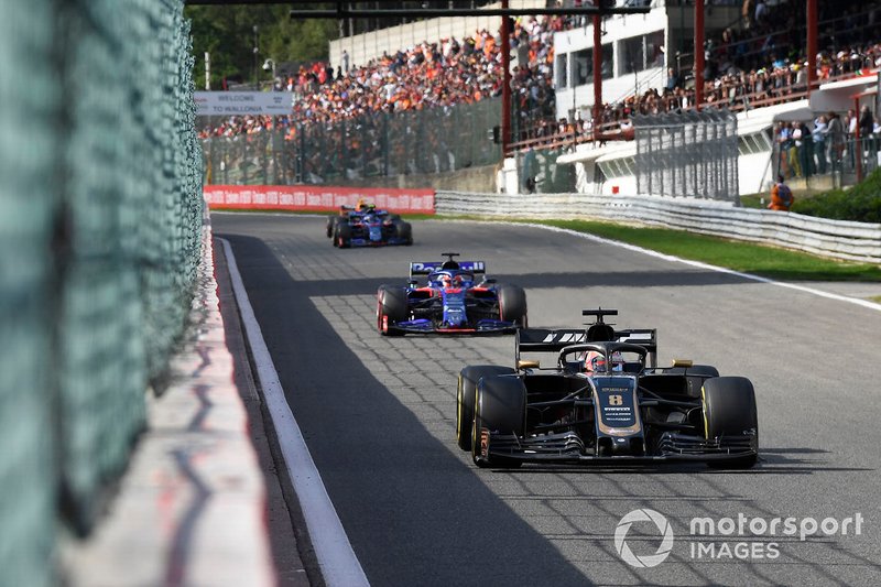 Romain Grosjean, Haas F1 Team VF-19, Daniil Kvyat, Toro Rosso STR14