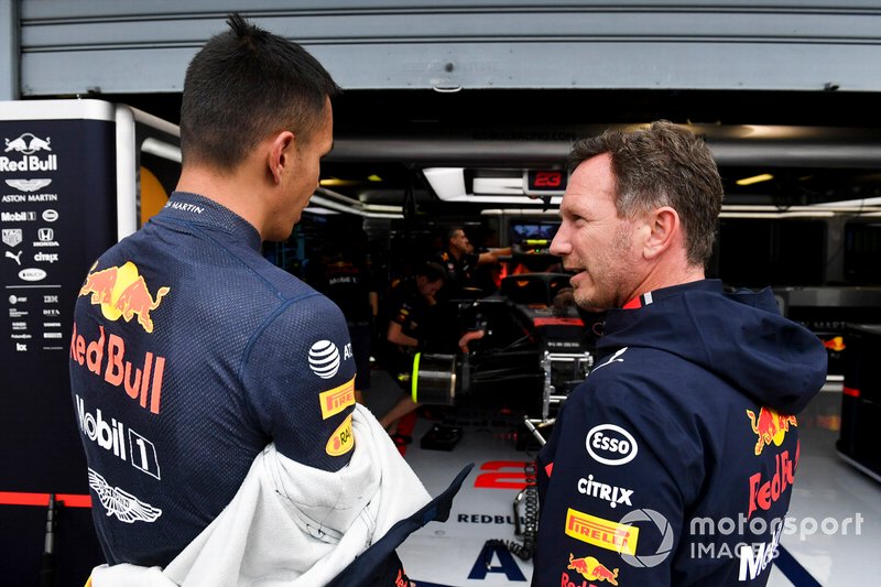 Alexander Albon, Red Bull Racing, con Christian Horner, Team Principal, Red Bull Racing