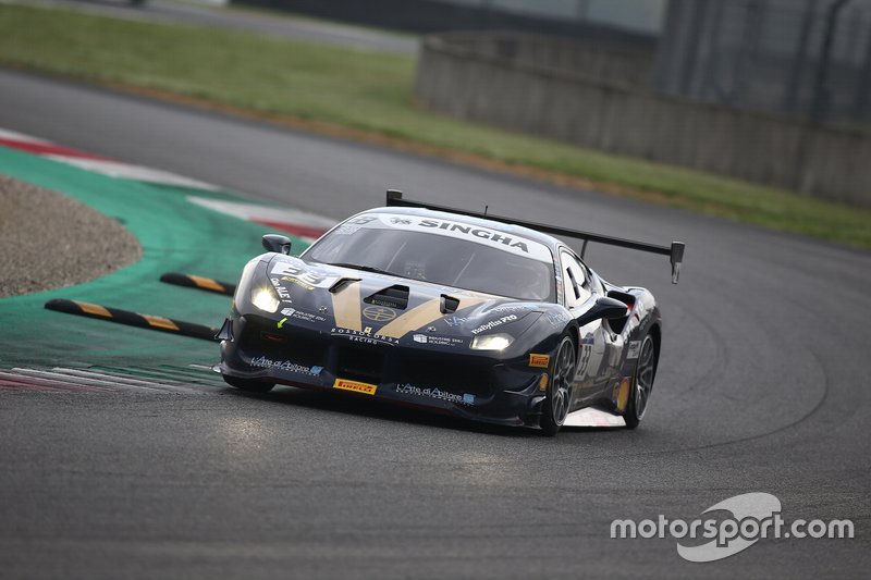 #33 Ferrari 488 Challenge, Rossocorsa: Emanuele Maria Tabacchi