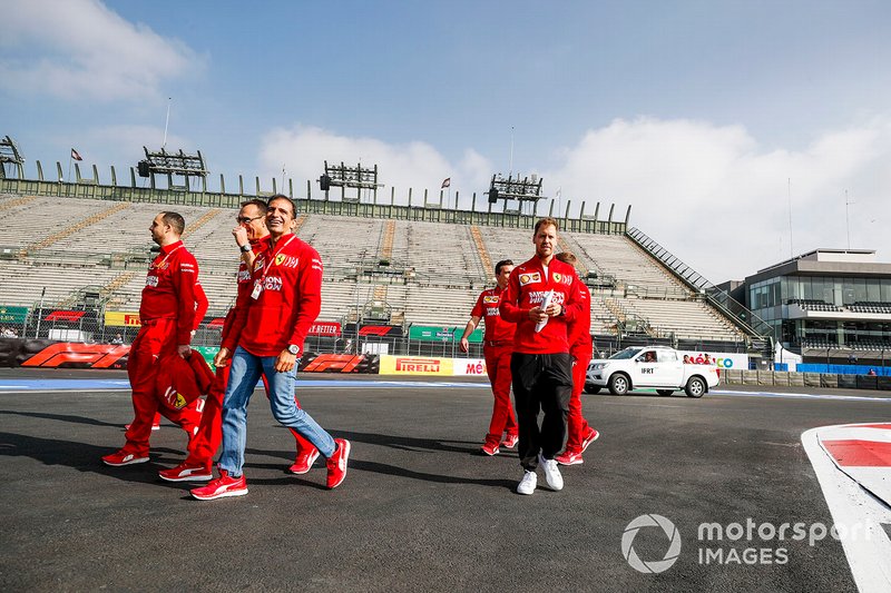 Sebastian Vettel, Ferrari, fait une reconnaissance de la piste