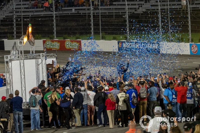 Race winner Martin Truex Jr., Joe Gibbs Racing, Toyota Camry Auto Owners Insurance