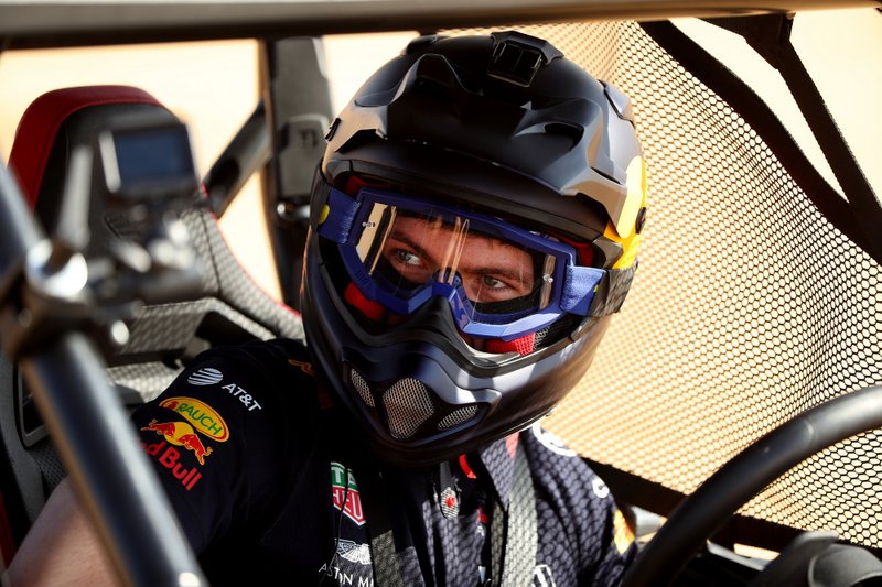 Max Verstappen, Alexander Albon, Red Bull Racing, Red Bull Desert Racing en Skydive Dubai