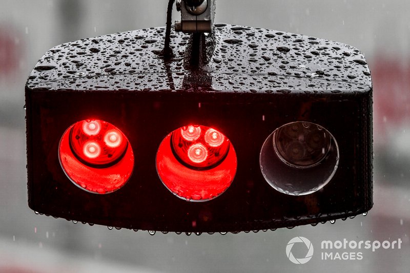 Red Lights on a pit box gantry