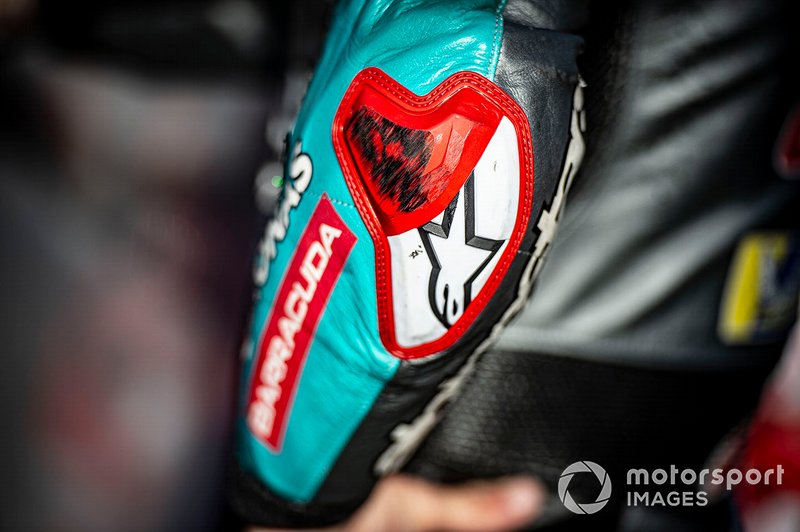 Fabio Quartararo, Petronas Yamaha SRT, elbow slider