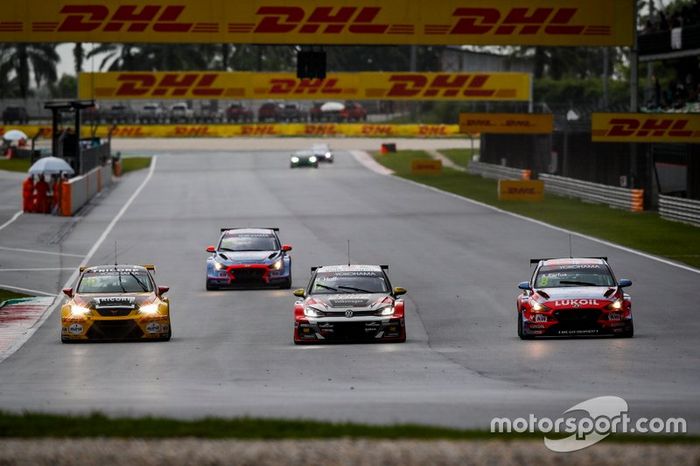 Tom Coronel, Comtoyou DHL Team CUPRA Racing CUPRA TCR, Rob Huff, SLR VW Motorsport Volkswagen Golf GTI TCR, Augusto Farfus, BRC Hyundai N LUKOIL Racing Team Hyundai i30 N TCR