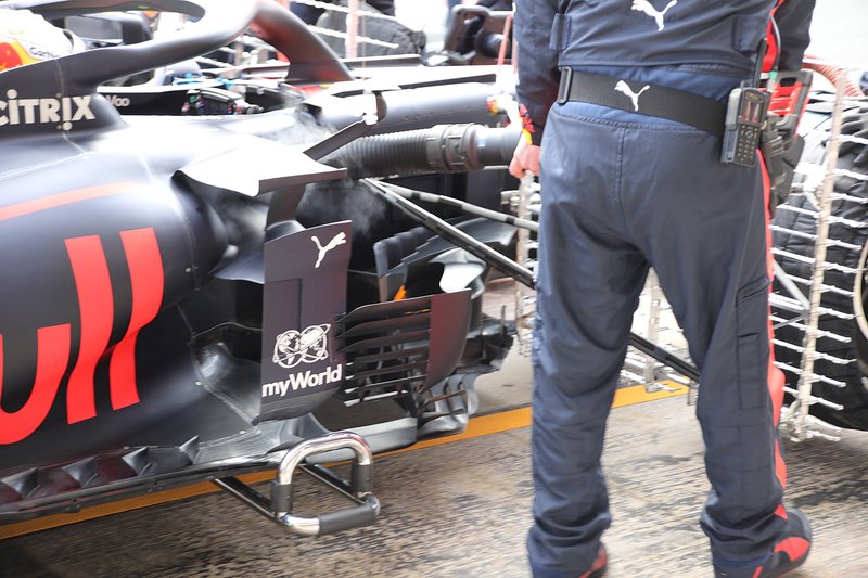 Red Bull Racing RB16, dettaglio del barge board e del deviatore di flusso in stile Mercedes