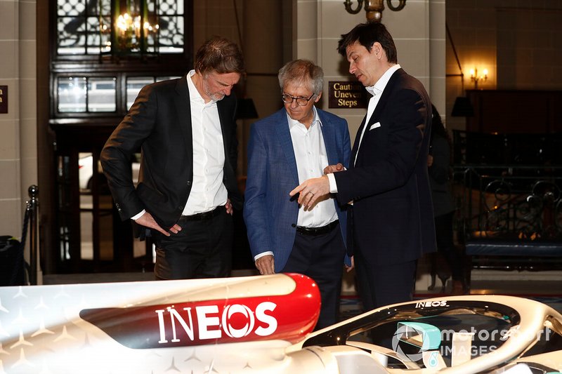 Sir Jim Ratcliffe presidente y director general del grupo químico Ineos y Toto Wolff, Director Ejecutivo (Negocios), Mercedes AMG