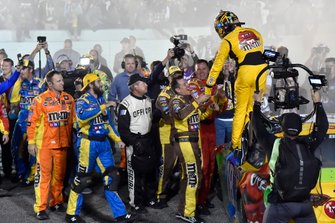 Race winner and Champion Kyle Busch, Joe Gibbs Racing, Toyota Camry M&M'