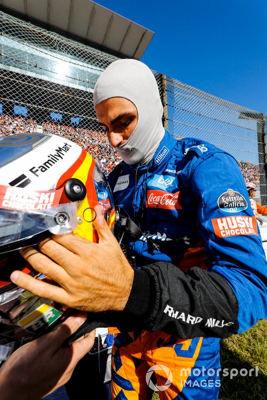 Carlos Sainz Jr., McLaren on the grid