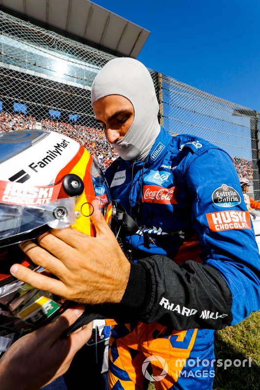 Carlos Sainz Jr., McLaren on the grid