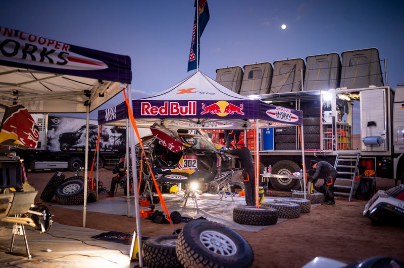 #302 JCW X-Raid Team: Stephane Peterhansel, Paulo Fiuza
