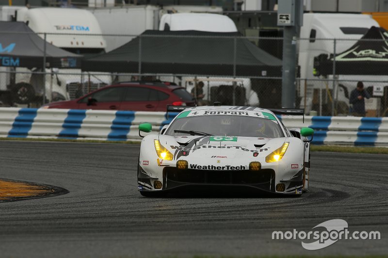 #63 Scuderia Corsa Ferrari 488 GT3: Cooper MacNeil, Toni Vilander, Jeff Westphal, Alessandro Balzan