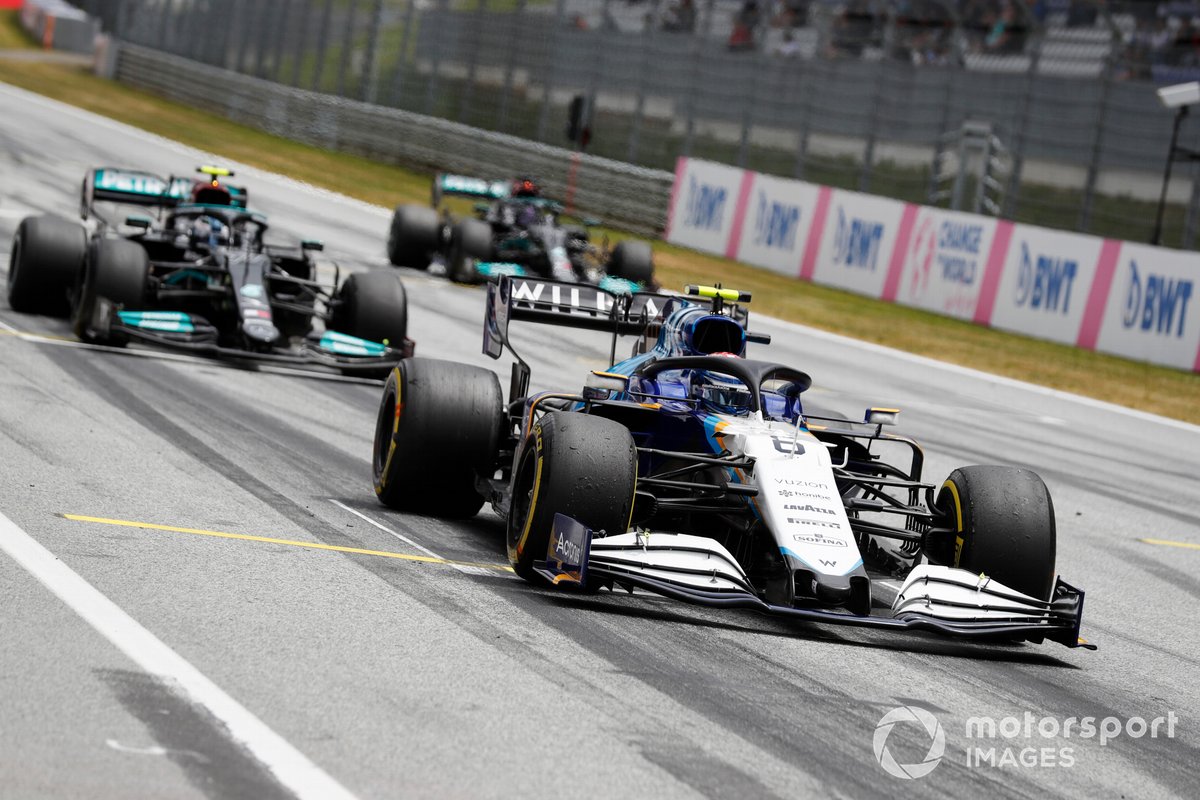 Nicholas Latifi, Williams FW43B, Valtteri Bottas, Mercedes W12, e Lewis Hamilton, Mercedes W12