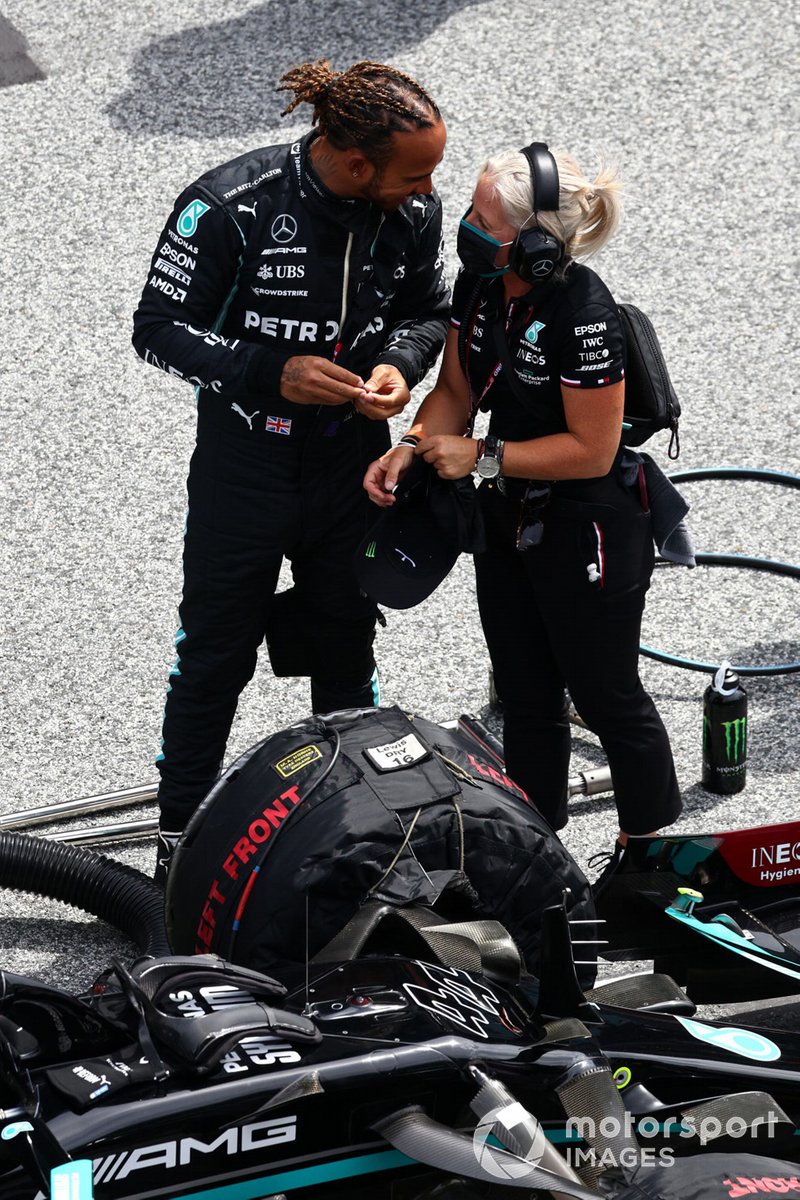 Lewis Hamilton, Mercedes, con Angela Cullen, fisioterapeuta de Lewis Hamilton