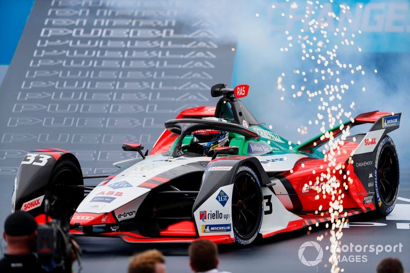 Segundo lugar Rene Rast, Audi Sport ABT Schaeffler, Audi e-tron FE07 llega al podio