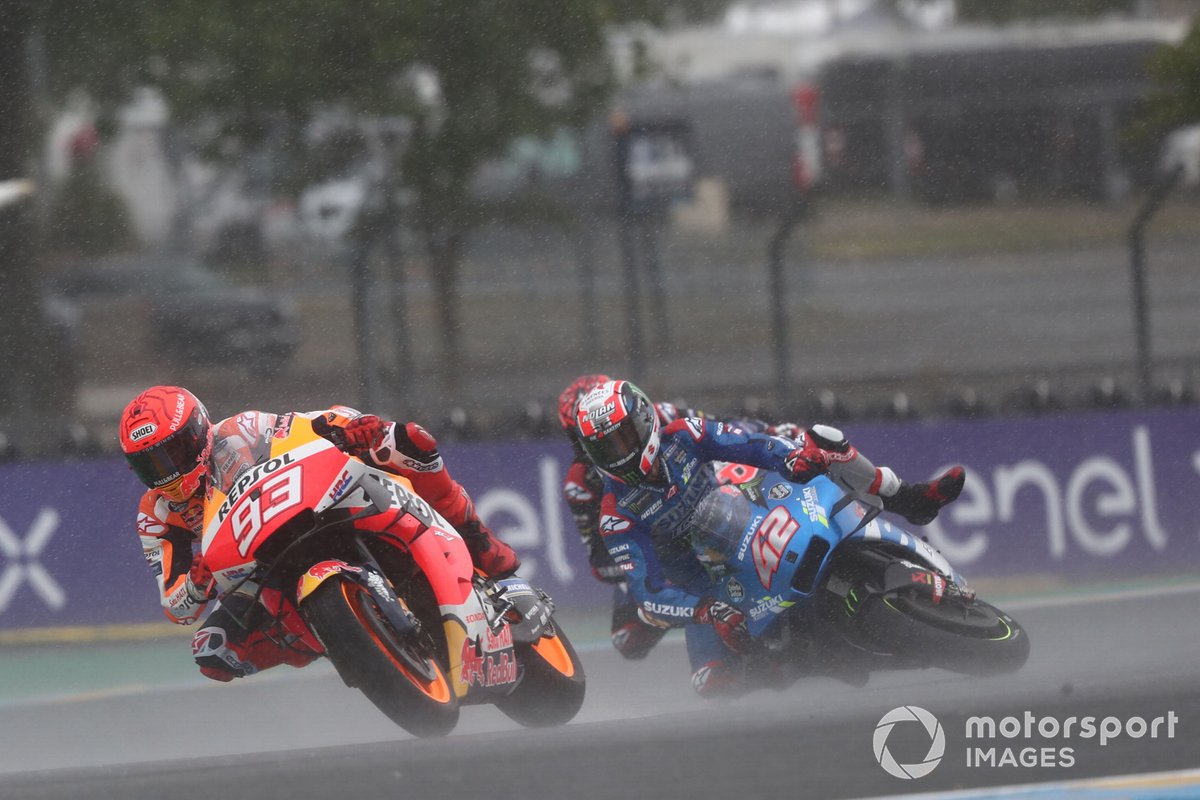 Marc Márquez, Repsol Honda Team, y caída de Alex Rins, Team Suzuki MotoGP