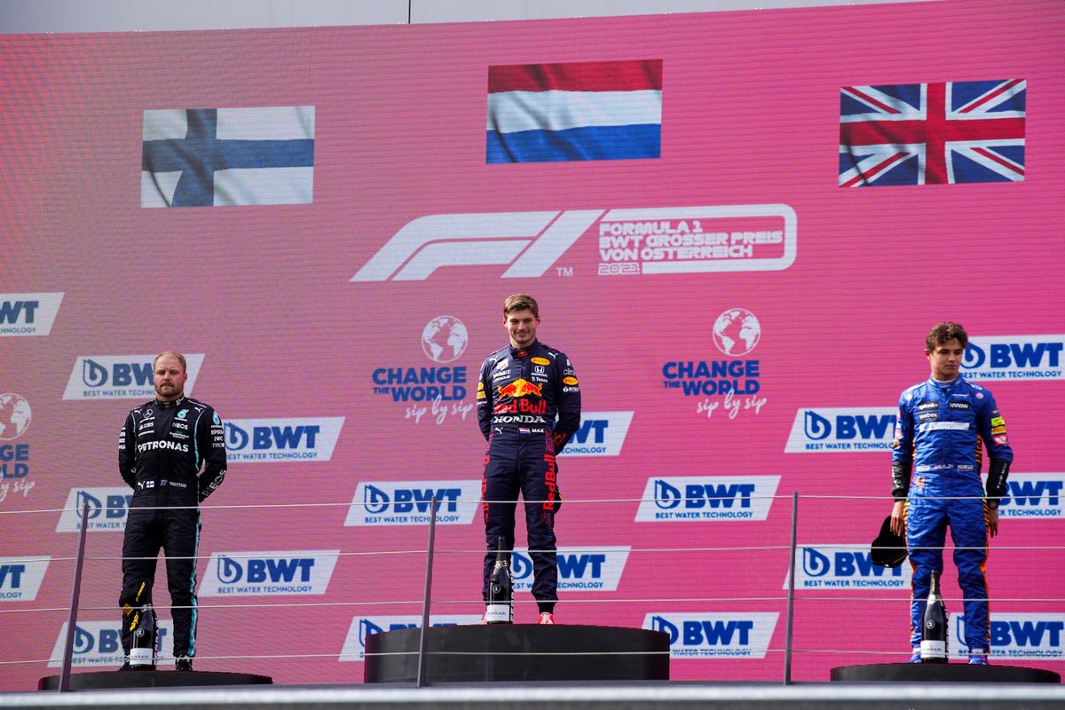 Podio: segundo lugar Valtteri Bottas, Mercedes, Toyoharu Tanabe, Director técnico F1 Honda, ganador Max Verstappen, Red Bull Racing , tercer lugar Lando Norris, McLaren