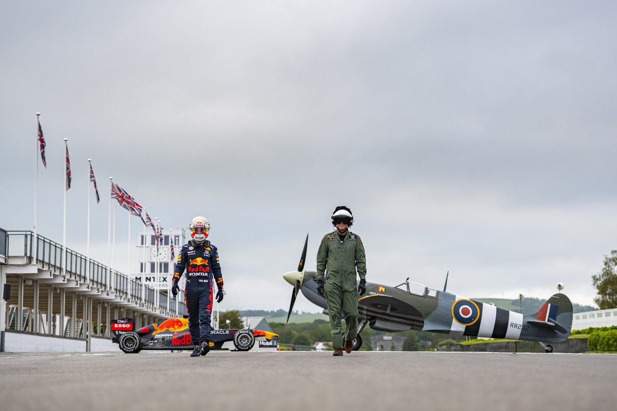 Max Verstappen, Red Bull Racing RB7 en een spitfire