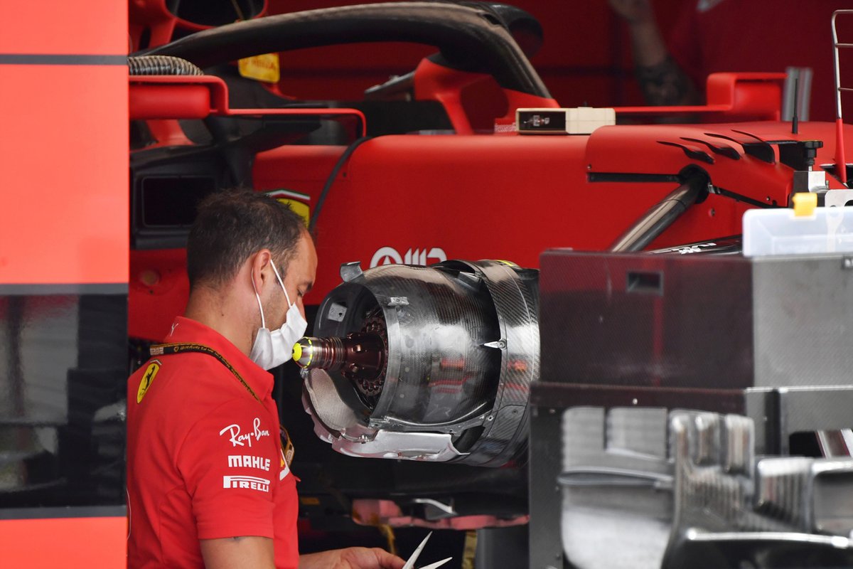 Detalle del conducto del freno delantero del Ferrari SF21