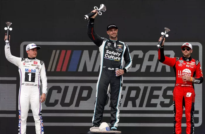 Christopher Bell, Joe Gibbs Racing Toyota, Shane van Gisbergen, Trackhouse Racing Chevrolet, Chase Elliott, Hendrick Motorsports Chevrolet