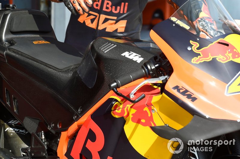 Tank: KTM RC16
