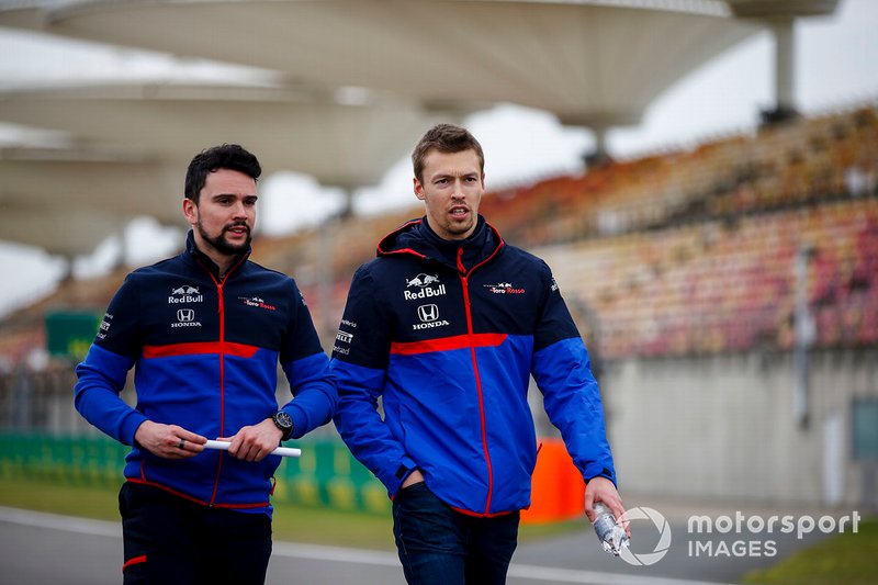 Daniil Kvyat, Toro Rosso, sur la piste avec son équipe