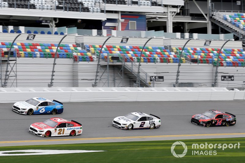 Clint Bowyer, Stewart-Haas Racing, Ford Mustang Rush Truck Centers/Mobil 1, Paul Menard, Wood Brothers Racing Ford