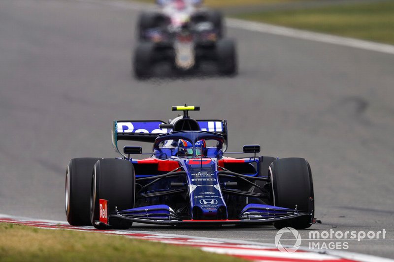 Albon merayakan poin setelah start dari pit lane