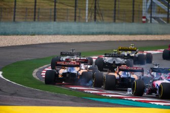 Daniil Kvyat, Toro Rosso STR14, crash met Carlos Sainz Jr., McLaren MCL34, en Lando Norris, McLaren MCL34