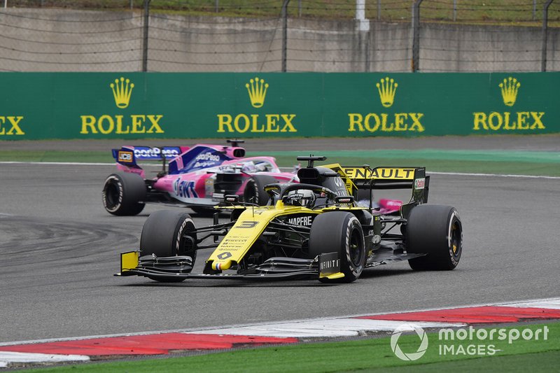 Daniel Ricciardo, Renault F1 Team R.S.19, Sergio Perez, Racing Point RP19