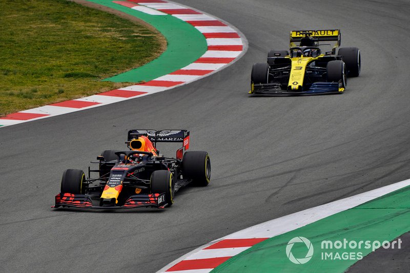 Макс Ферстаппен, Red Bull Racing RB15, и Даниэль Риккардо, Renault F1 Team R.S.19