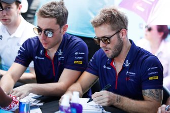 Robin Frijns, Envision Virgin Racing, Sam Bird, Envision Virgin Racing sign autographs