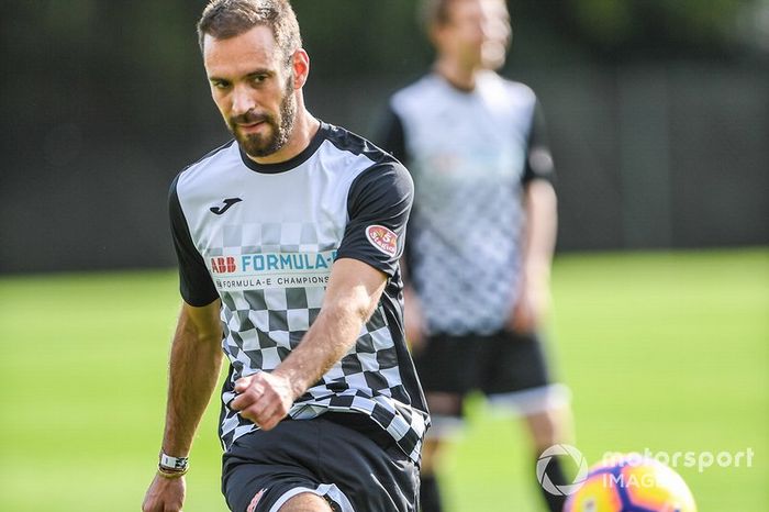 Jean-Eric Vergne, DS TECHEETAH, en el partido benéfico de futbol 