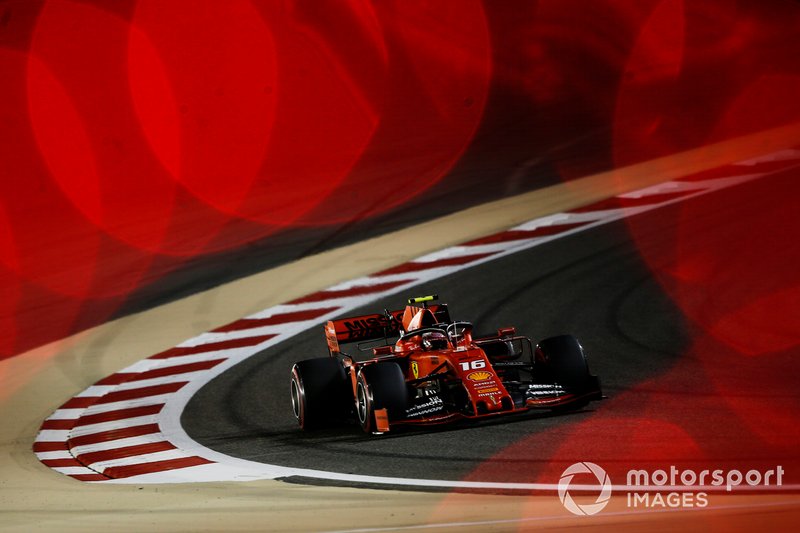 Leclerc signe sa première pole