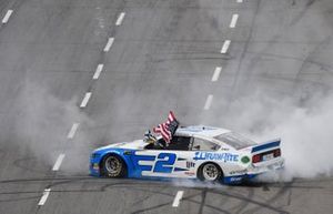 Race Winner Brad Keselowski, Team Penske, Ford Mustang Reese/DrawTite