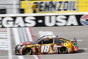 Kyle Busch, Joe Gibbs Racing, Toyota Camry M&M's Chocolate Bar