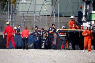 Pierre Gasly, Red Bull Racing RB15, crasht tijdens test in Barcelona