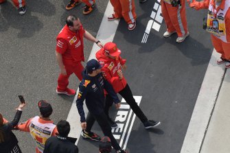 Pierre Gasly, Red Bull Racing, en Charles Leclerc, Ferrari,