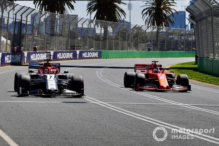 Sebastian Vettel, Ferrari SF90, pasa a Kimi Raikkonen, Alfa Romeo Racing C38