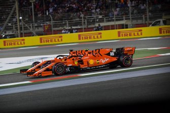 Sebastian Vettel, Ferrari SF90, en Charles Leclerc, Ferrari SF90