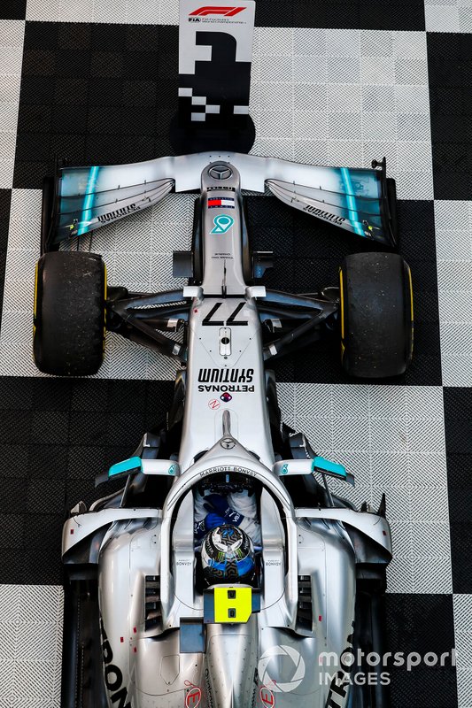 Yarış galibi Valtteri Bottas, Mercedes AMG F1, Parc Ferme