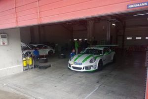 Porsche nel garage