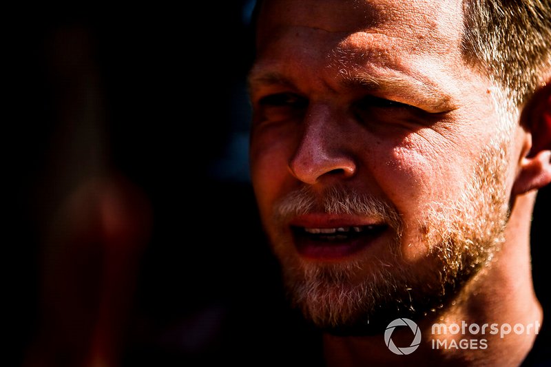 Kevin Magnussen: "Jeder von uns ist zu Charlie gelaufen, wenn ihm was nicht gepasst hat. Er war da immer ganz offen - einfach ein netter Mensch. Er hat mitgeholfen, die Formel 1 zu dem zu machen, was sie heute ist. Seine Professionalität und seine Kompetenz waren überragend. Jeder Fahrer hat ihm vertraut. Er war immer fair."