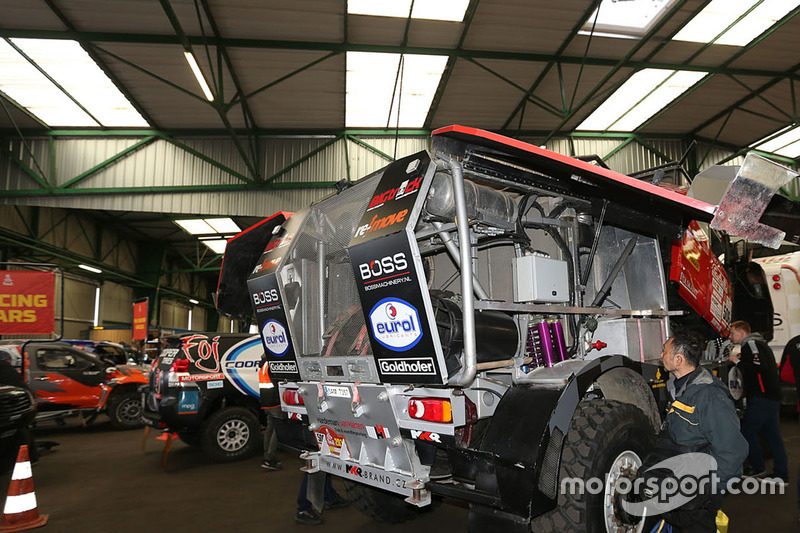 Los equipos se preparan en Le Havre para el largo viaje a Lima, Perú