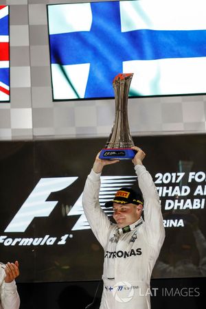 Podio: il vincitore della gara Valtteri Bottas, Mercedes AMG F1